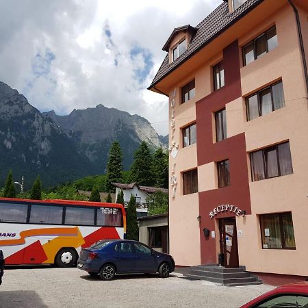 Hotel Iri Buşteni エクステリア 写真