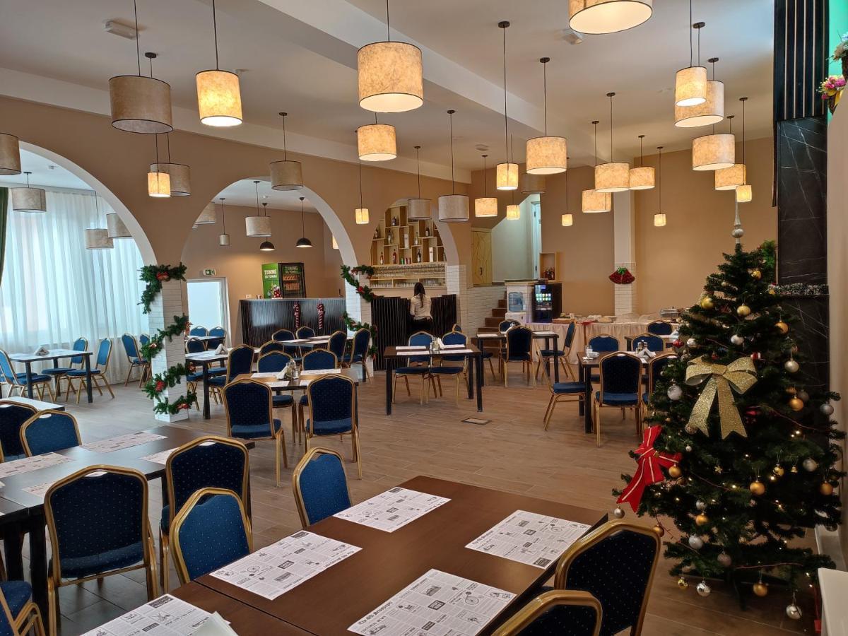 Hotel Iri Buşteni エクステリア 写真