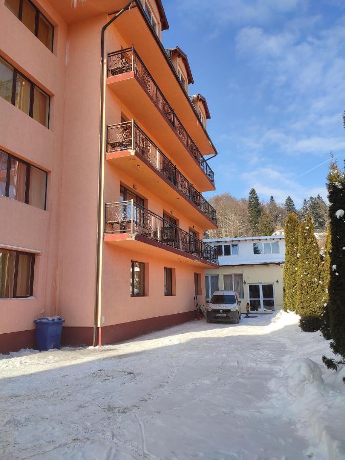 Hotel Iri Buşteni エクステリア 写真