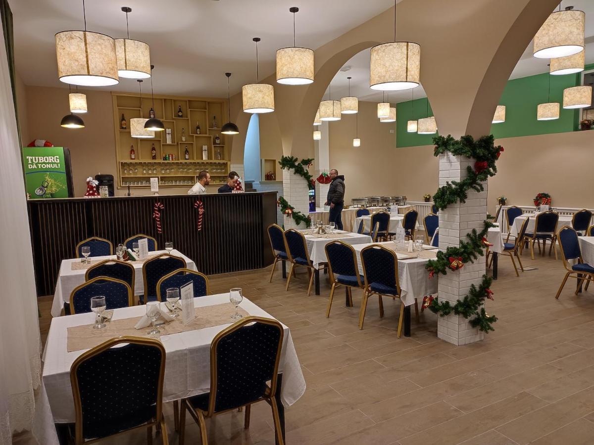 Hotel Iri Buşteni エクステリア 写真