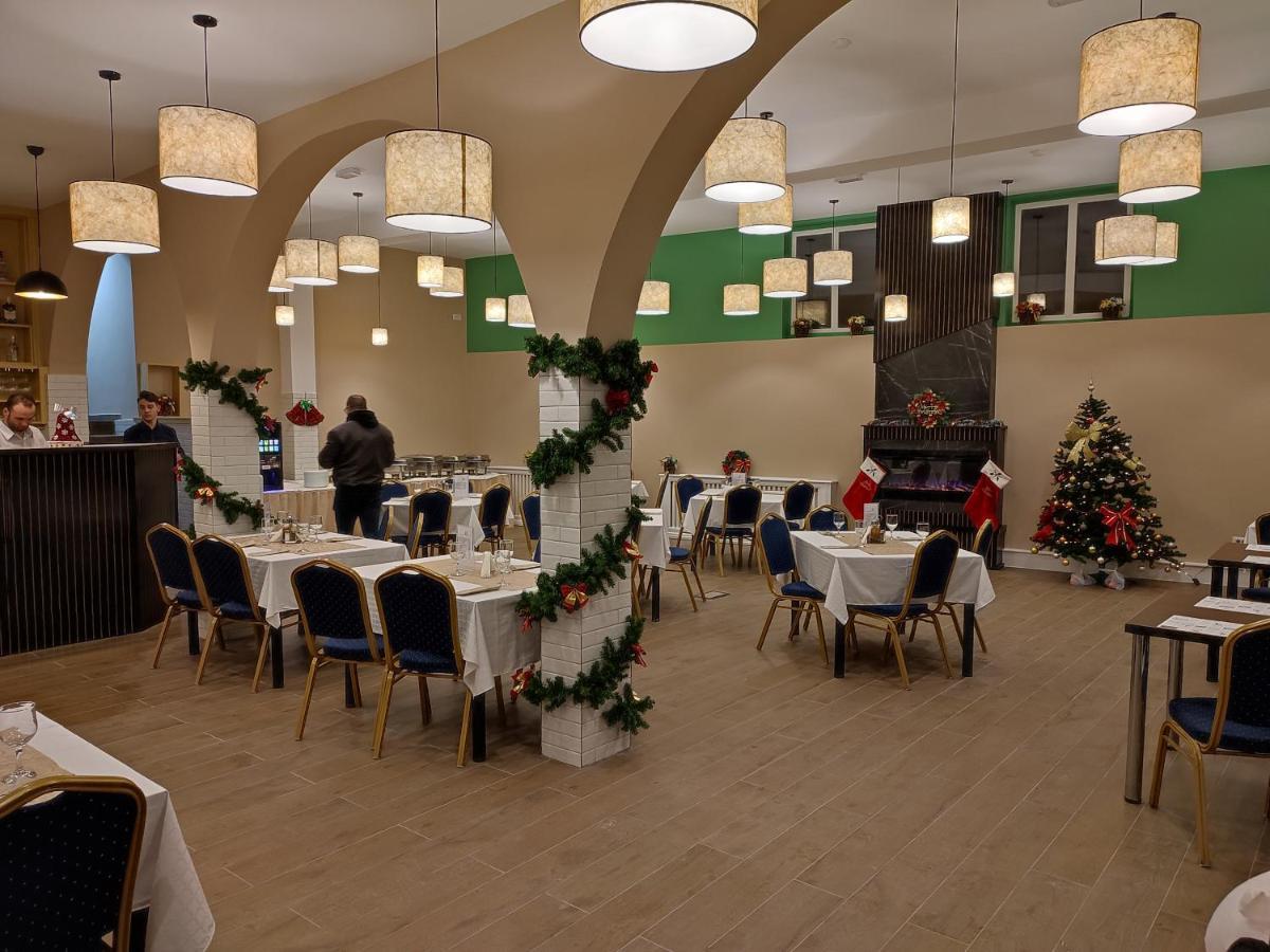 Hotel Iri Buşteni エクステリア 写真