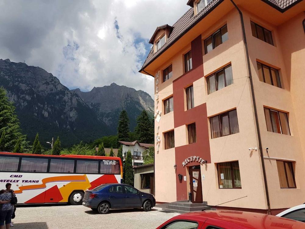 Hotel Iri Buşteni エクステリア 写真