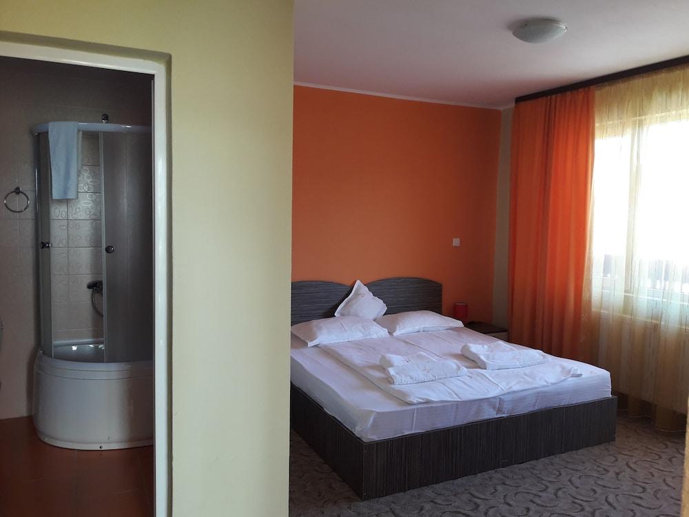 Hotel Iri Buşteni エクステリア 写真
