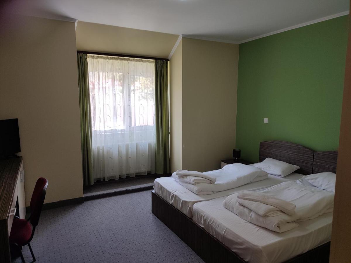 Hotel Iri Buşteni エクステリア 写真