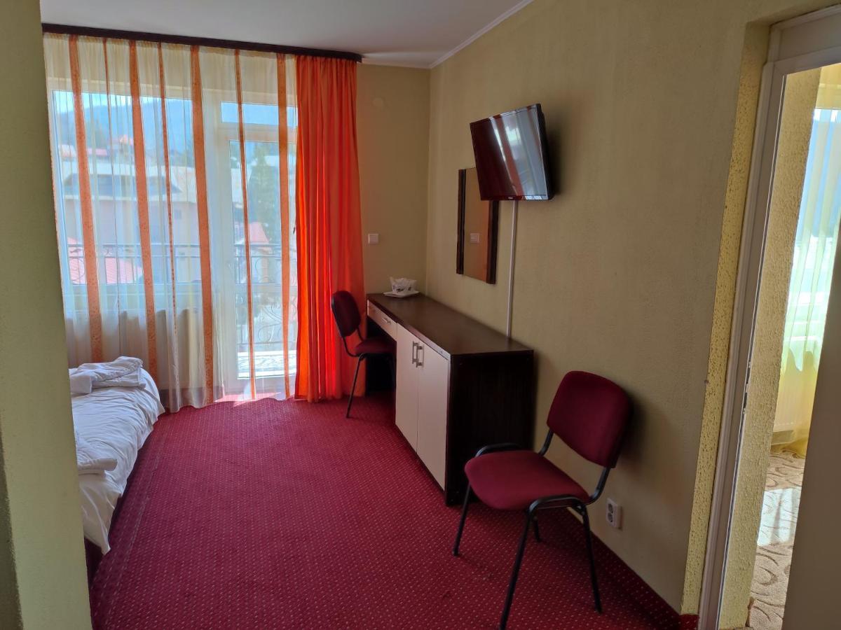 Hotel Iri Buşteni エクステリア 写真