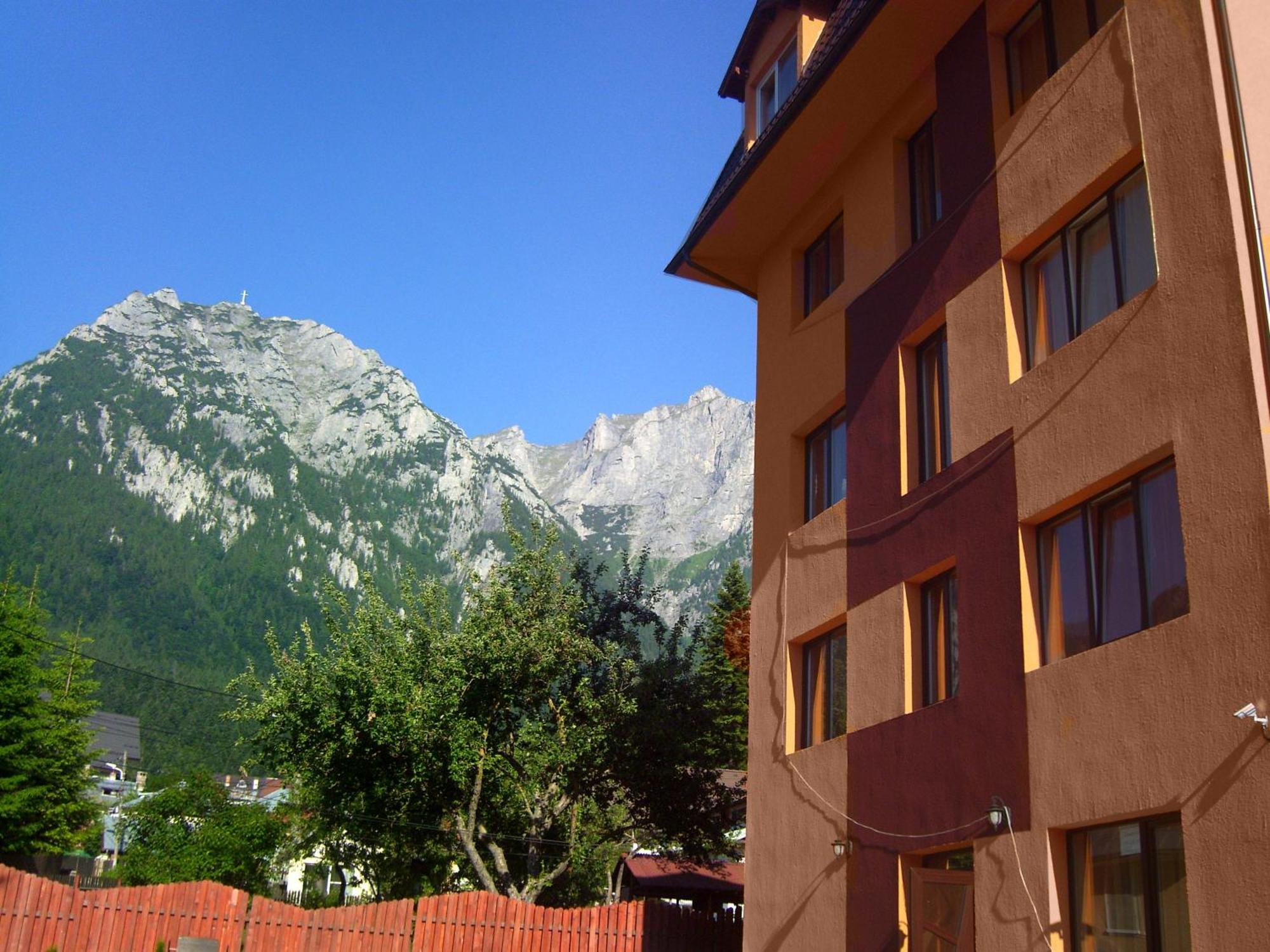 Hotel Iri Buşteni エクステリア 写真